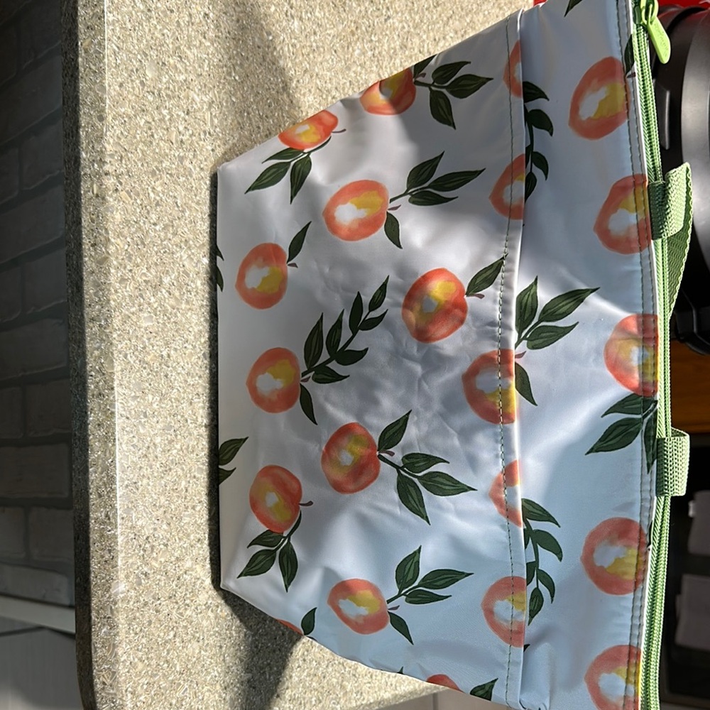 NWT- Thirty One Peach Paradise Thermal Tote